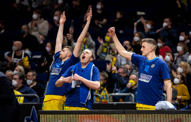 与他搭档的 与他搭档的