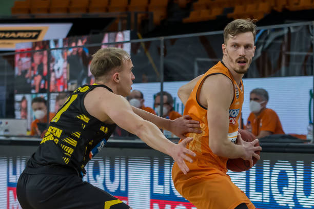 了整整四十 了整整四十