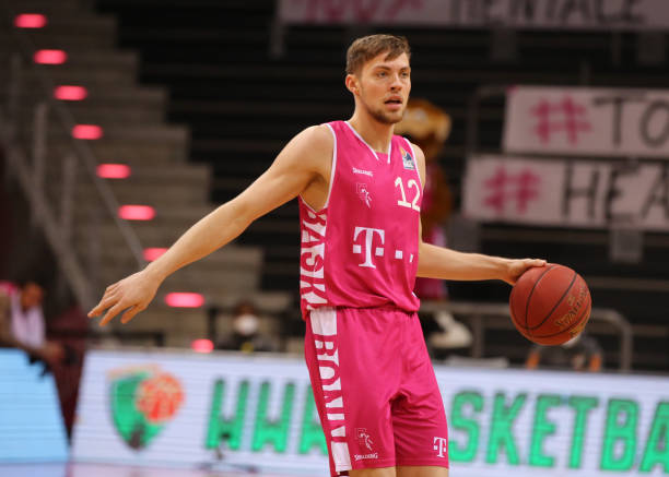 的合作敲响 的合作敲响