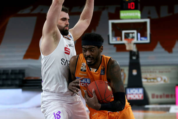 篮球战术中 篮球战术中